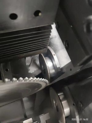 Yüksek hassasiyetli yüksek hassasiyetli CNC Çakma Blade Döşeme Makinesi